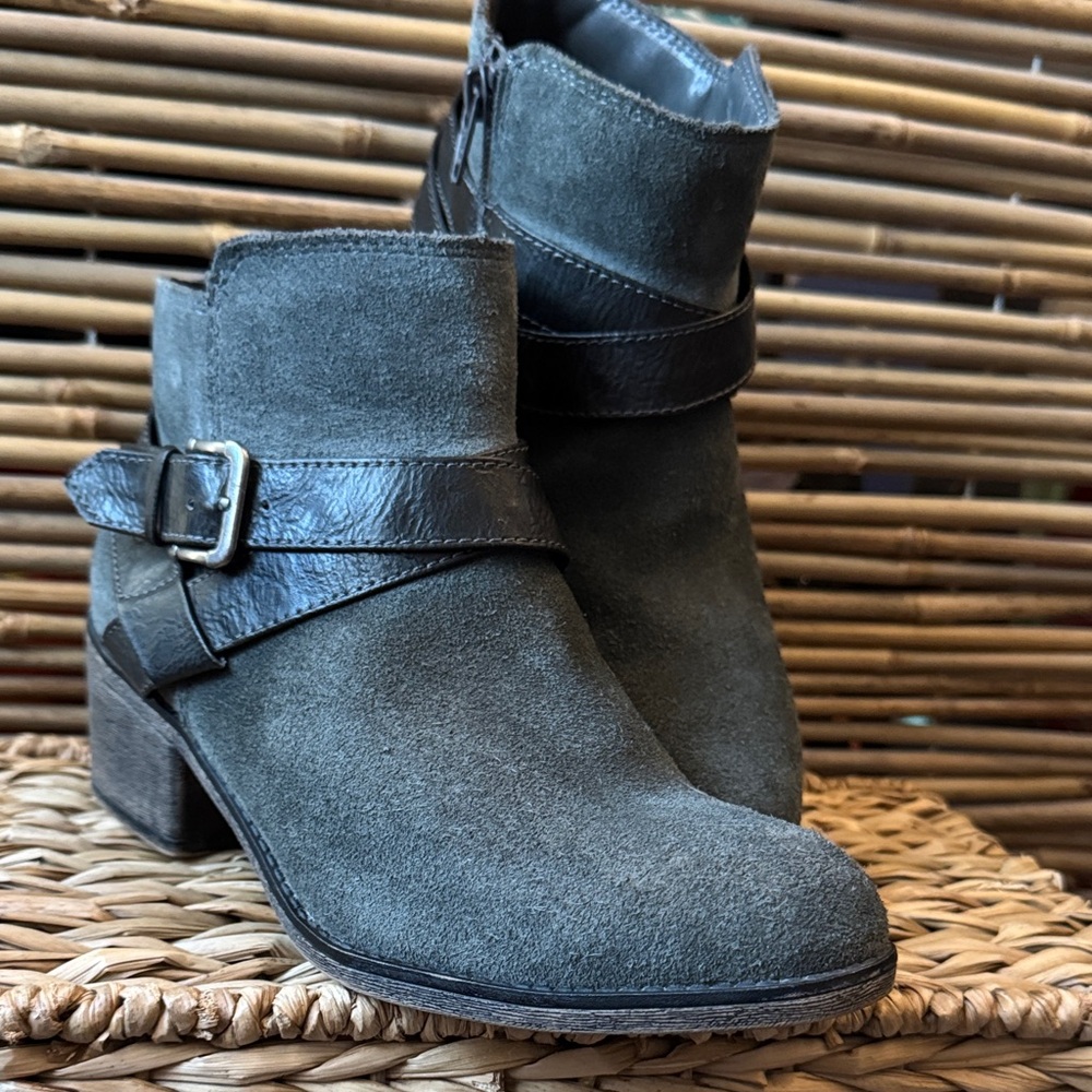 Sonoma Upper Leather Gray Suede Ankle Boots